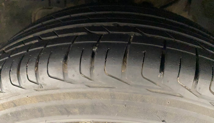 2021 Tata NEXON XMA SUNROOF PETROL, Petrol, Automatic, 34,594 km, Left Front Tyre Tread
