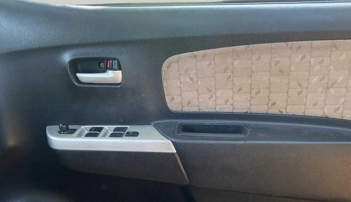 2014 Maruti Wagon R 1.0 VXI, Petrol, Manual, 61,620 km, Driver Side Door Panels Control