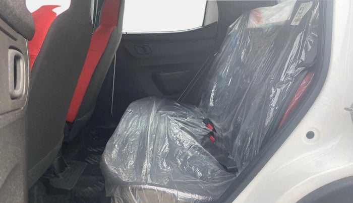 2022 Renault Kwid RXT 1.0 AMT, Petrol, Automatic, 13,138 km, Right Side Rear Door Cabin