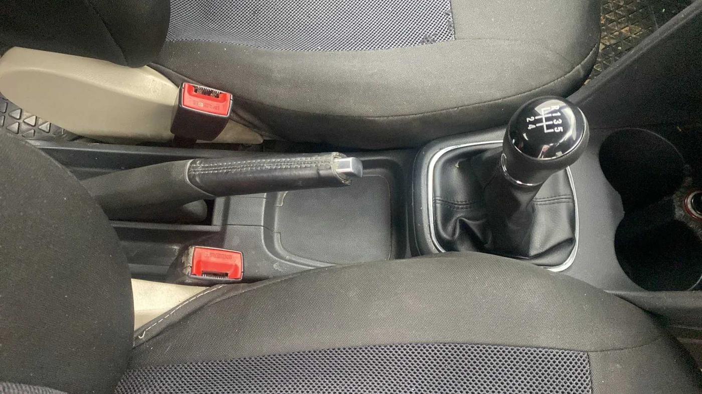 2013 Volkswagen Polo HIGHLINE1.2L, Petrol, Manual, 69,771 km, Gear Lever
