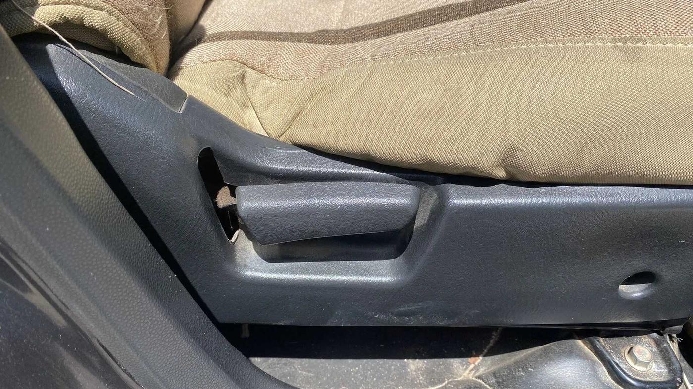 2016 Maruti Alto K10 VXI, Petrol, Manual, 57,846 km, Driver Side Adjustment Panel