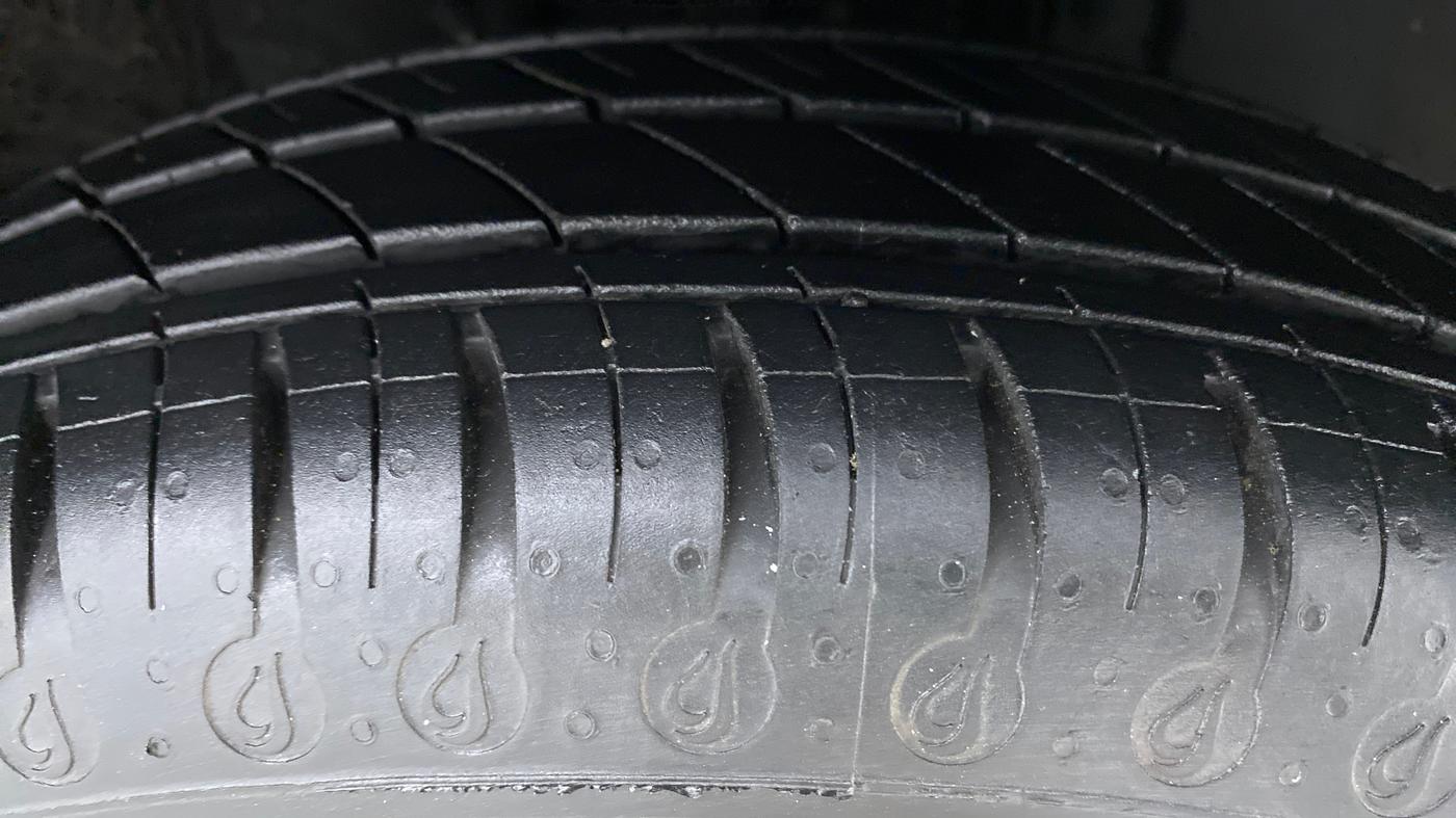 2021 Renault Kwid RXL, Petrol, Manual, 3,901 km, Right Front Tyre Tread