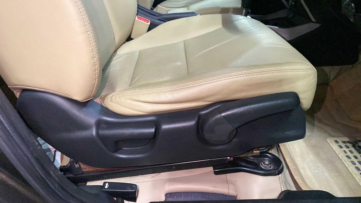 2017 Honda City 1.5L I-VTEC VX CVT, Petrol, Automatic, 46,792 km, Driver Side Adjustment Panel