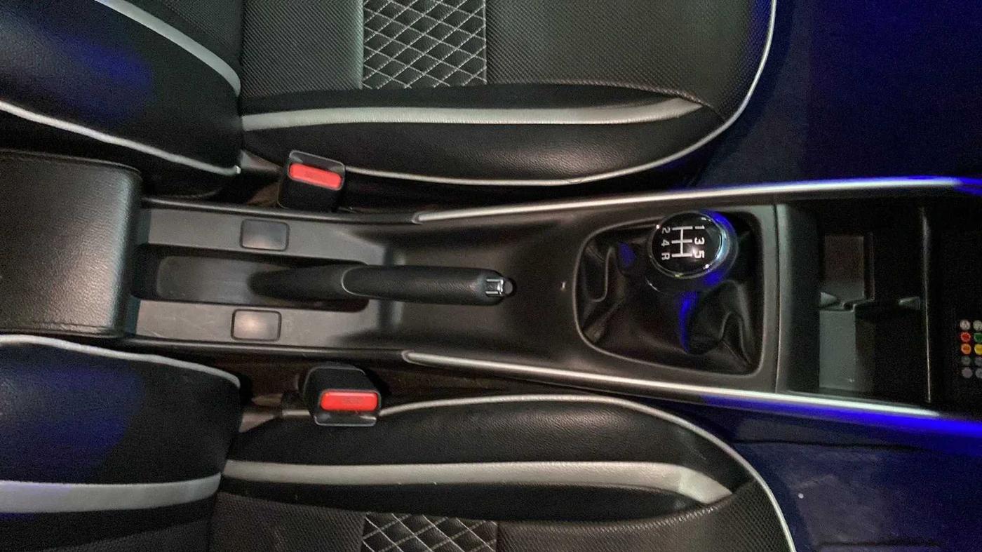 2017 Maruti Baleno DELTA PETROL 1.2, Petrol, Manual, 33,272 km, Gear Lever