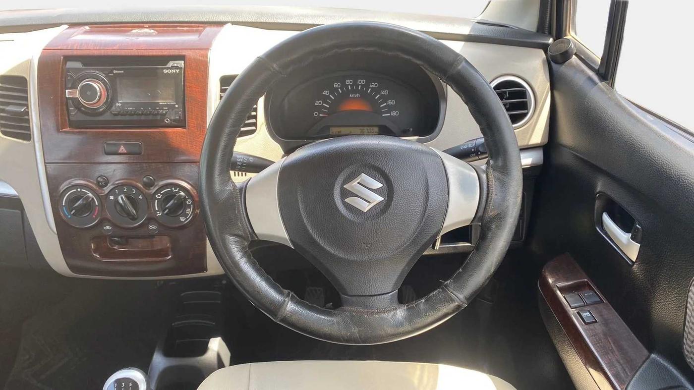 2016 Maruti Wagon R 1.0 LXI CNG, CNG, Manual, 76,813 km, Steering Wheel Close Up
