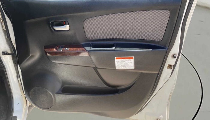 2016 Maruti Wagon R 1.0 LXI CNG, CNG, Manual, 76,813 km, Driver Side Door Panels Control
