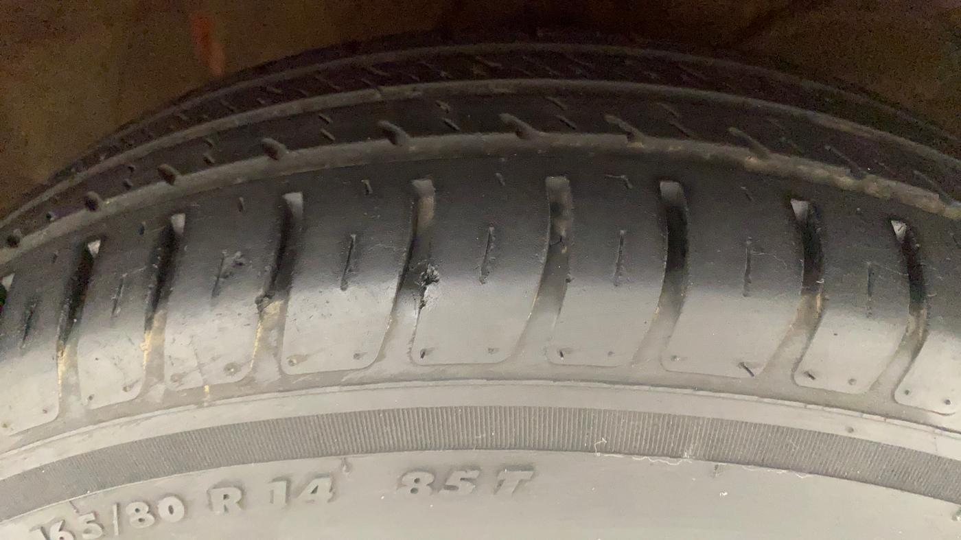 2023 Maruti Swift VXI, Petrol, Manual, 35,408 km, Right Front Tyre Tread