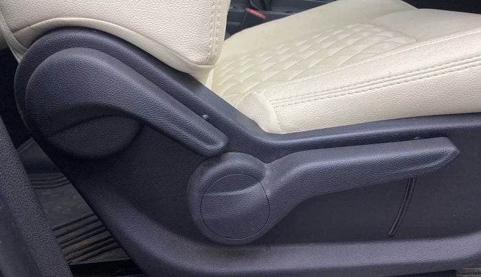 2022 Mahindra XUV700 MX P MT 5 STR, Petrol, Manual, 7,783 km, Driver Side Adjustment Panel