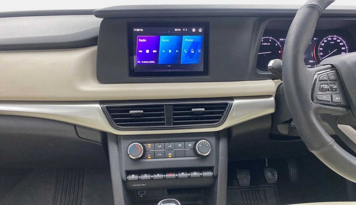 2022 Mahindra XUV700 MX P MT 5 STR, Petrol, Manual, 7,783 km, Air Conditioner
