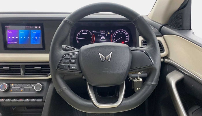 2022 Mahindra XUV700 MX P MT 5 STR, Petrol, Manual, 7,783 km, Steering Wheel Close Up