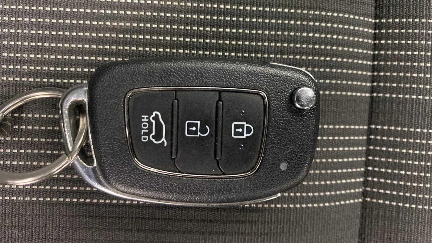 2021 Hyundai VENUE S 1.0 TURBO IMT, Petrol, Manual, 13,847 km, Key Close Up
