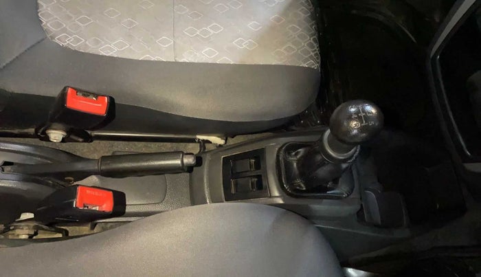 2017 Maruti Alto 800 LXI, Petrol, Manual, 36,207 km, Gear lever - Boot cover slightly torn