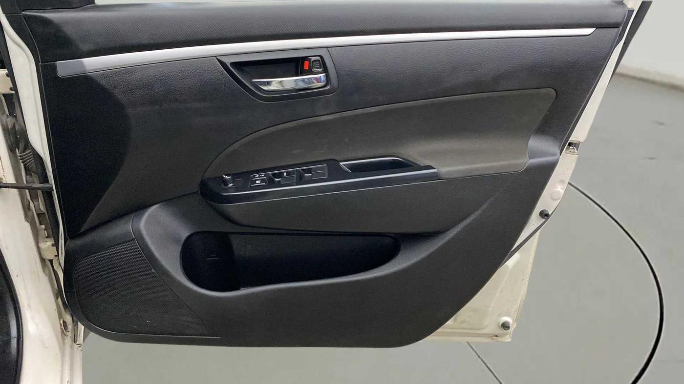2014 Maruti Swift VXI, Petrol, Manual, 15,033 km, Driver Side Door Panels Control