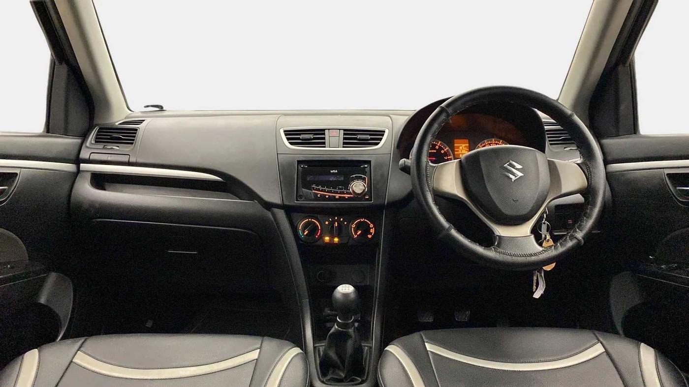 2014 Maruti Swift VXI, Petrol, Manual, 15,033 km, Dashboard