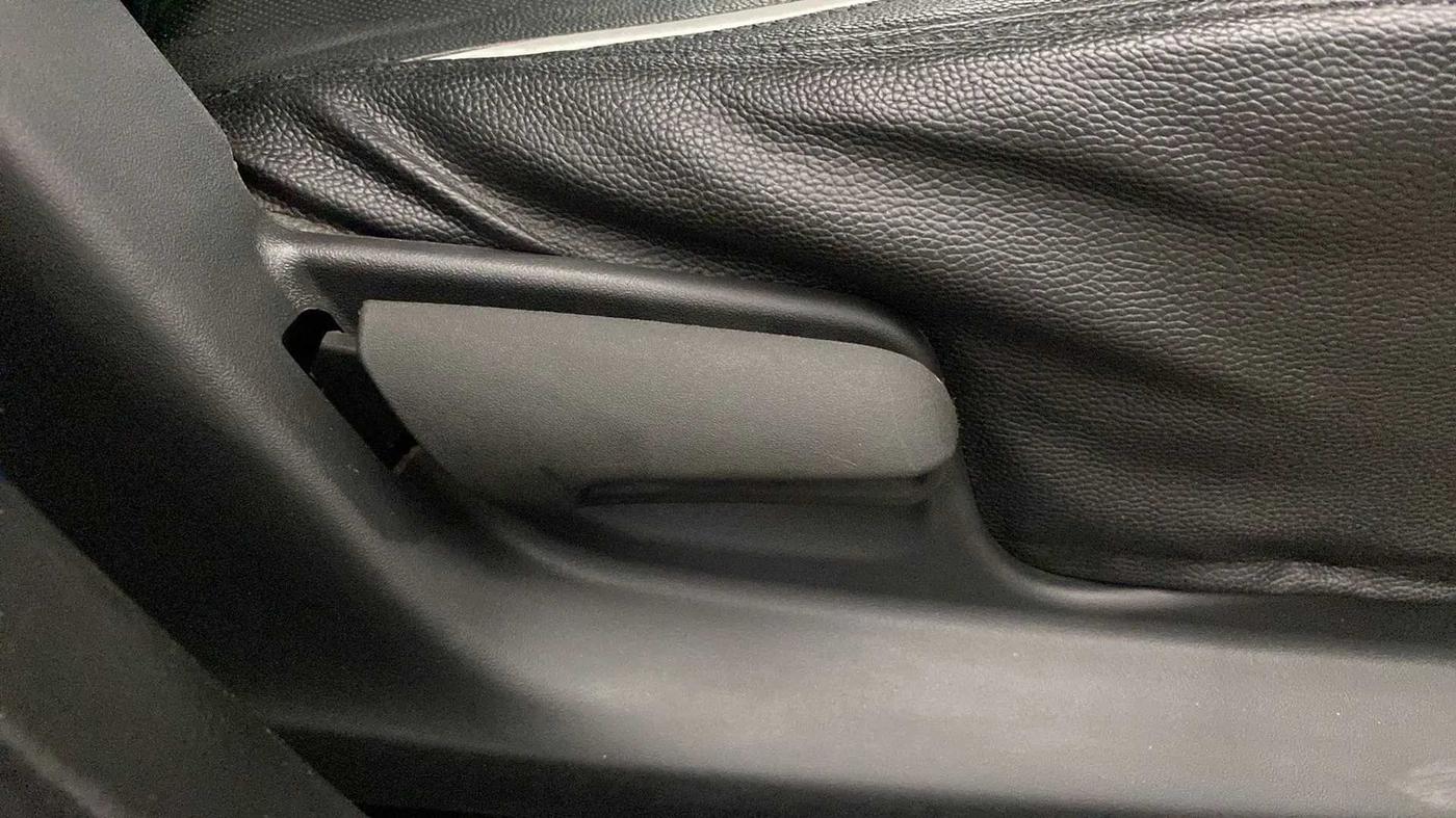 2014 Maruti Swift VXI, Petrol, Manual, 15,033 km, Driver Side Adjustment Panel