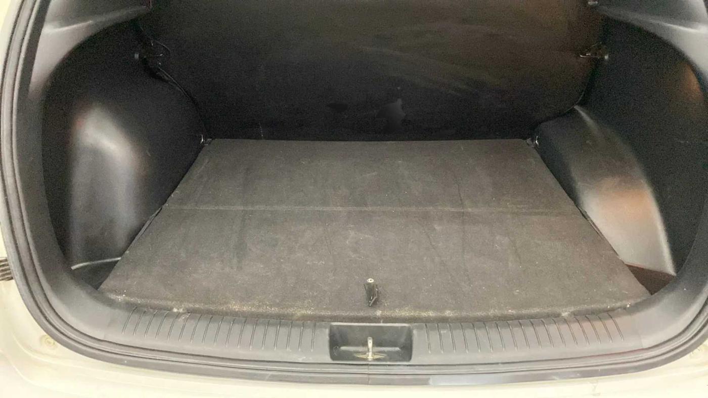 2017 Hyundai Creta SX PLUS 1.6 PETROL, Petrol, Manual, 1,14,837 km, Boot Inside