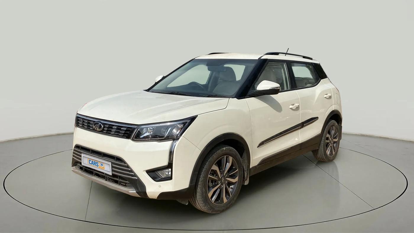 2021 Mahindra XUV300 W8 (O) 1.2 PETROL, Petrol, Manual, 32,102 km, Left Front Diagonal