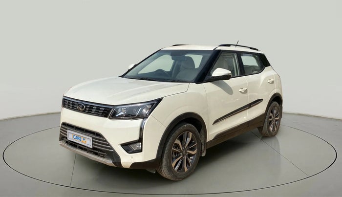 2021 Mahindra XUV300 W8 (O) 1.2 PETROL, Petrol, Manual, 32,102 km, Left Front Diagonal