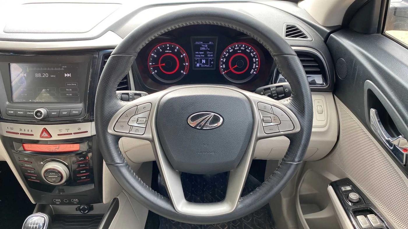 2021 Mahindra XUV300 W8 (O) 1.2 PETROL, Petrol, Manual, 32,102 km, Steering Wheel Close Up