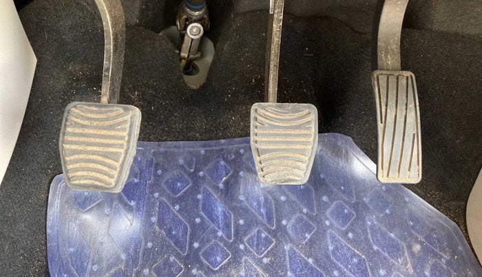 2021 Mahindra XUV300 W8 (O) 1.2 PETROL, Petrol, Manual, 32,102 km, Pedals