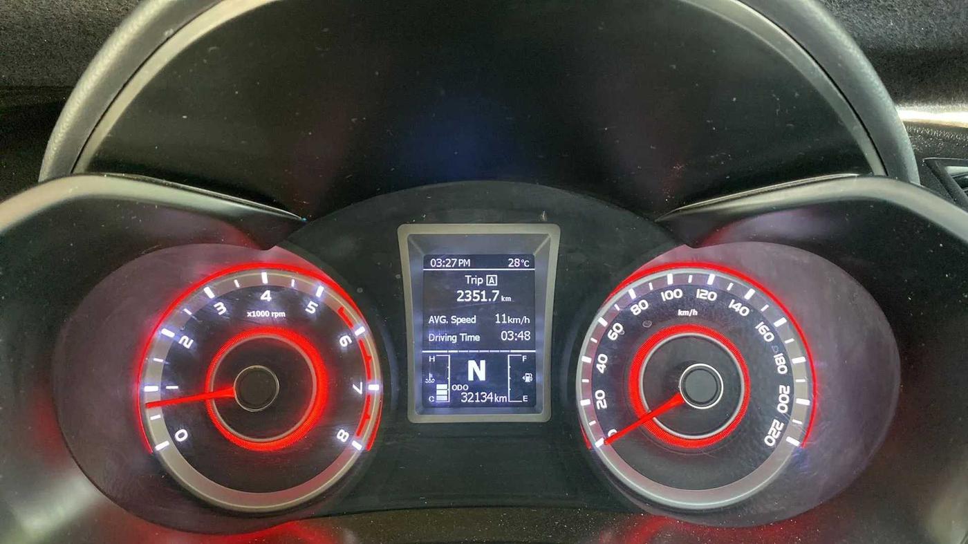 2021 Mahindra XUV300 W8 (O) 1.2 PETROL, Petrol, Manual, 32,102 km, Odometer Image