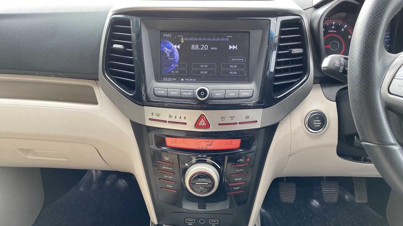 2021 Mahindra XUV300 W8 (O) 1.2 PETROL, Petrol, Manual, 32,102 km, Air Conditioner