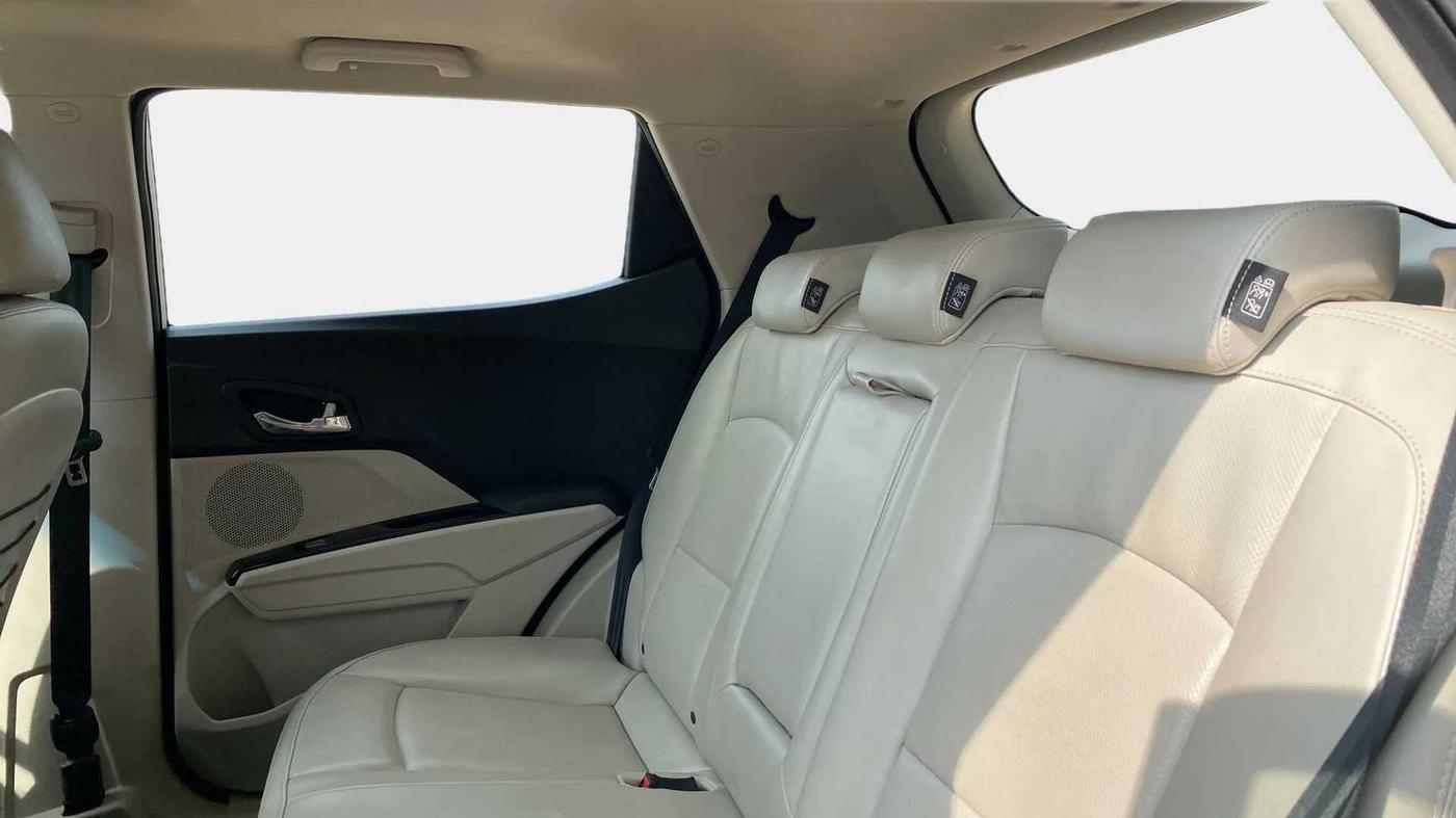 2021 Mahindra XUV300 W8 (O) 1.2 PETROL, Petrol, Manual, 32,102 km, Right Side Rear Door Cabin
