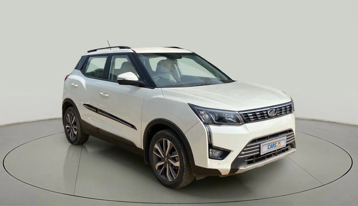2021 Mahindra XUV300 W8 (O) 1.2 PETROL, Petrol, Manual, 32,102 km, Right Front Diagonal