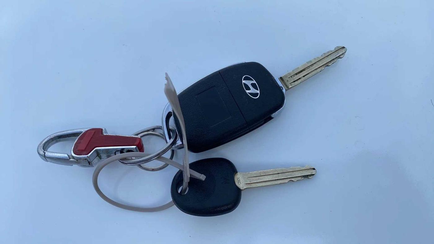 2021 Hyundai VENUE S 1.2, Petrol, Manual, 38,380 km, Key Close Up