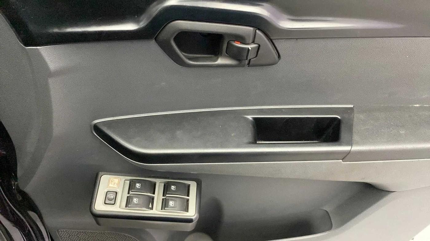 2017 Mahindra KUV 100 NXT K2 P 6 STR, Petrol, Manual, 48,150 km, Driver Side Door Panels Control
