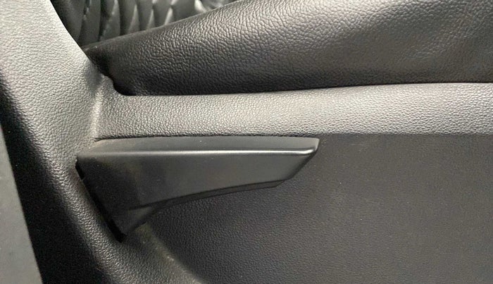 2017 Mahindra KUV 100 NXT K2 P 6 STR, Petrol, Manual, 48,150 km, Driver Side Adjustment Panel