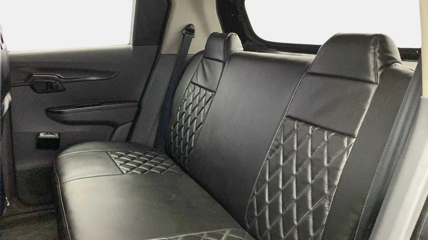 2017 Mahindra KUV 100 NXT K2 P 6 STR, Petrol, Manual, 48,150 km, Right Side Rear Door Cabin