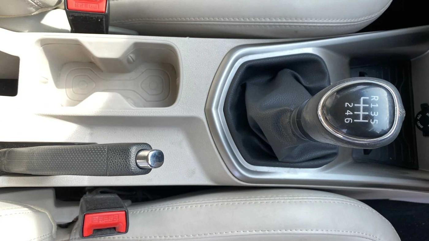 2021 Mahindra XUV300 W8 (O) 1.2 PETROL, Petrol, Manual, 16,117 km, Gear Lever
