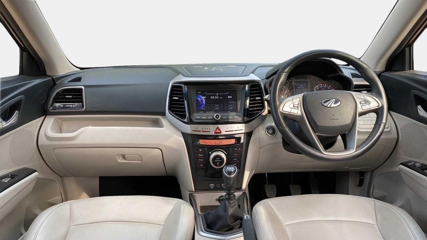 2021 Mahindra XUV300 W8 (O) 1.2 PETROL, Petrol, Manual, 16,117 km, Dashboard