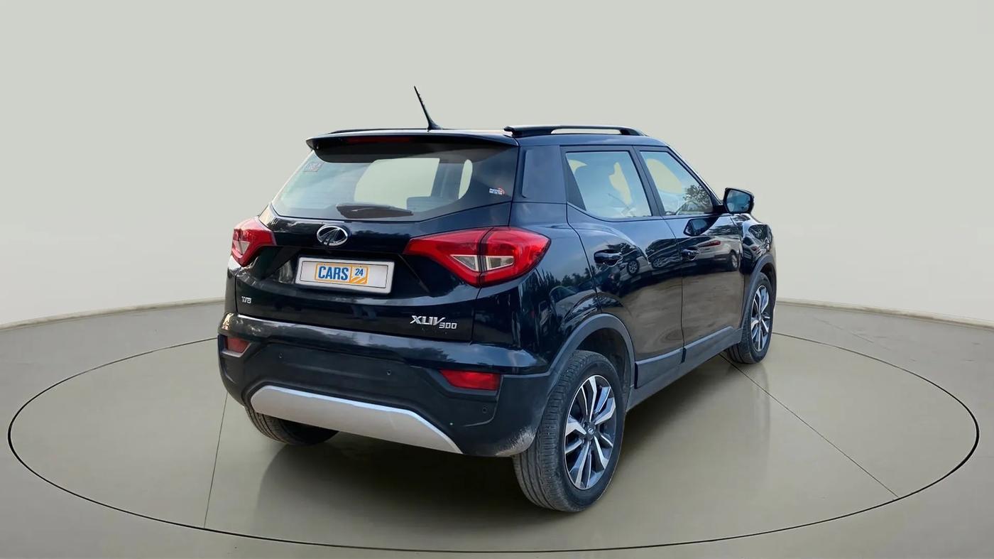 2021 Mahindra XUV300 W8 (O) 1.2 PETROL, Petrol, Manual, 16,117 km, Right Back Diagonal