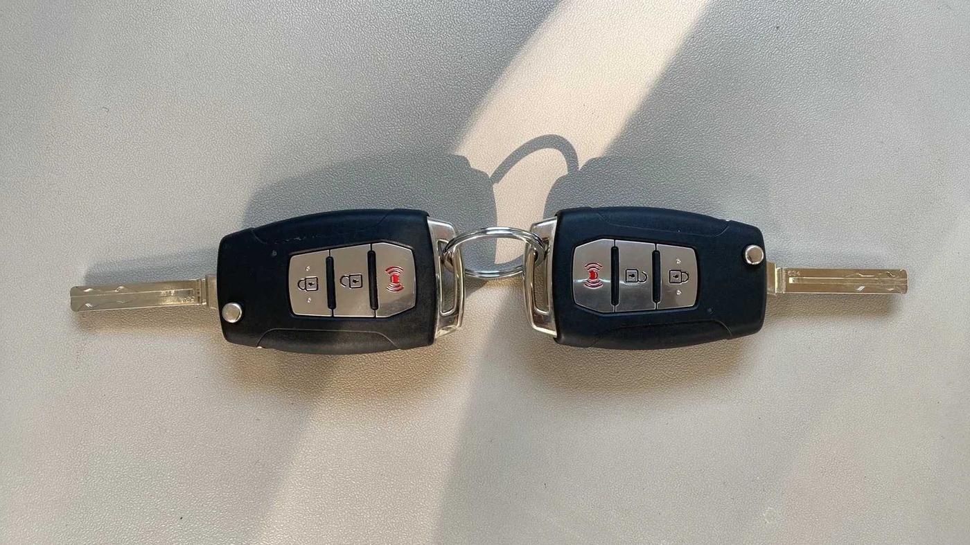 2021 Mahindra XUV300 W8 (O) 1.2 PETROL, Petrol, Manual, 16,117 km, Key Close Up