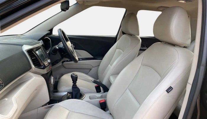 2021 Mahindra XUV300 W8 (O) 1.2 PETROL, Petrol, Manual, 16,117 km, Right Side Front Door Cabin