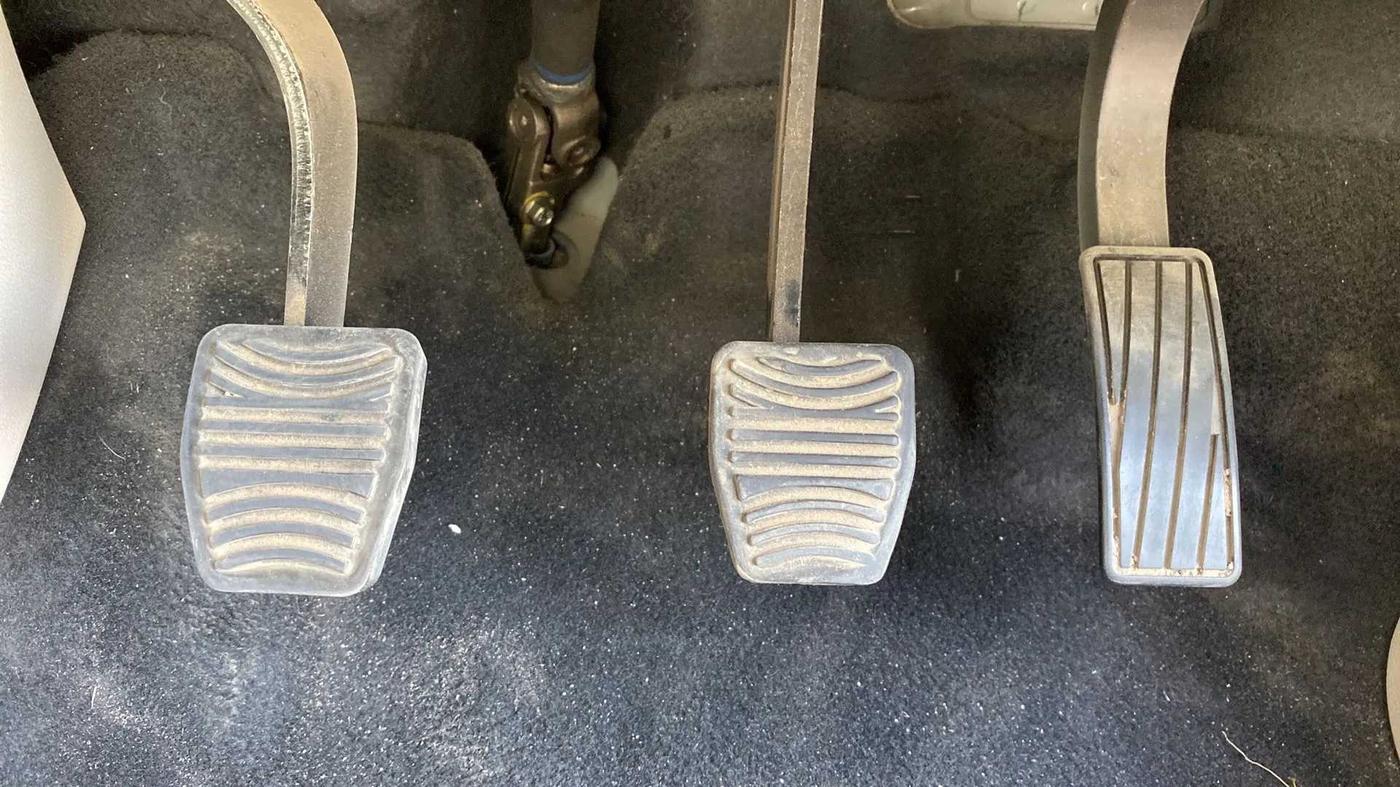 2021 Mahindra XUV300 W8 (O) 1.2 PETROL, Petrol, Manual, 16,117 km, Pedals