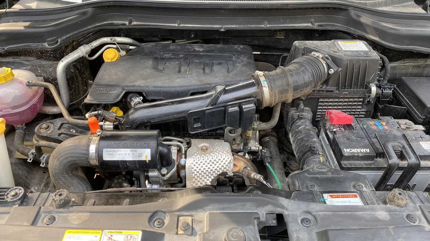 2021 Mahindra XUV300 W8 (O) 1.2 PETROL, Petrol, Manual, 16,117 km, Open Bonet