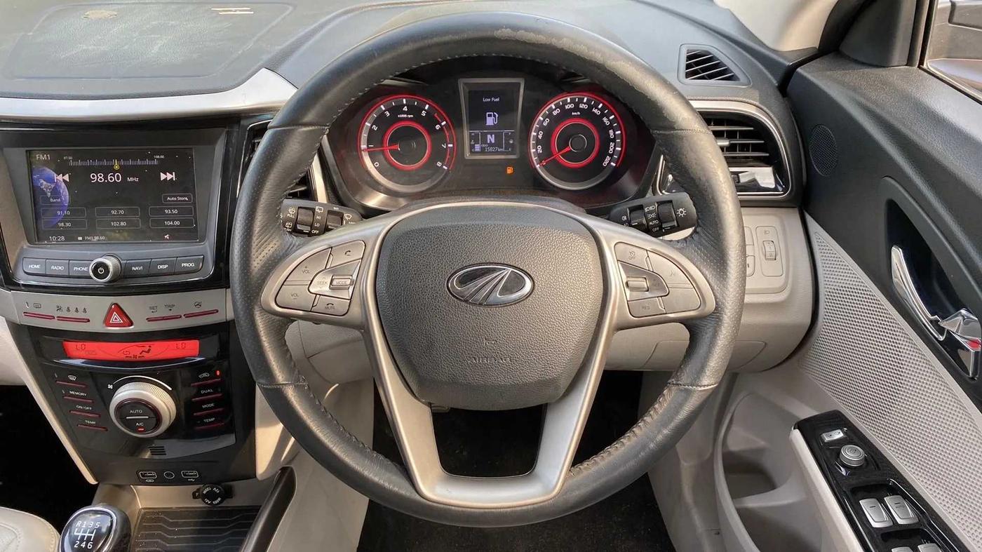 2021 Mahindra XUV300 W8 (O) 1.2 PETROL, Petrol, Manual, 16,117 km, Steering Wheel Close Up