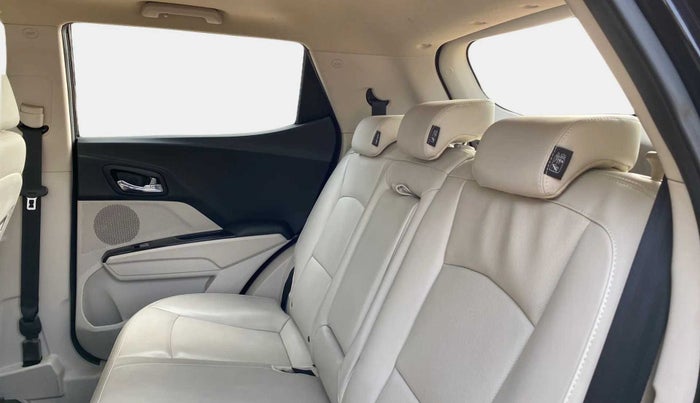 2021 Mahindra XUV300 W8 (O) 1.2 PETROL, Petrol, Manual, 16,117 km, Right Side Rear Door Cabin