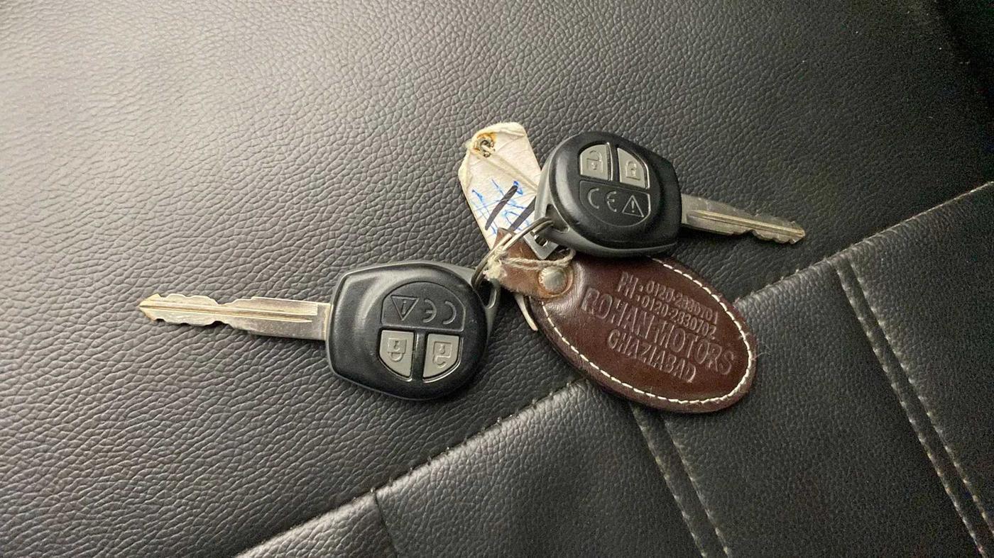 2020 Maruti Vitara Brezza LXI, Petrol, Manual, 42,706 km, Key Close Up