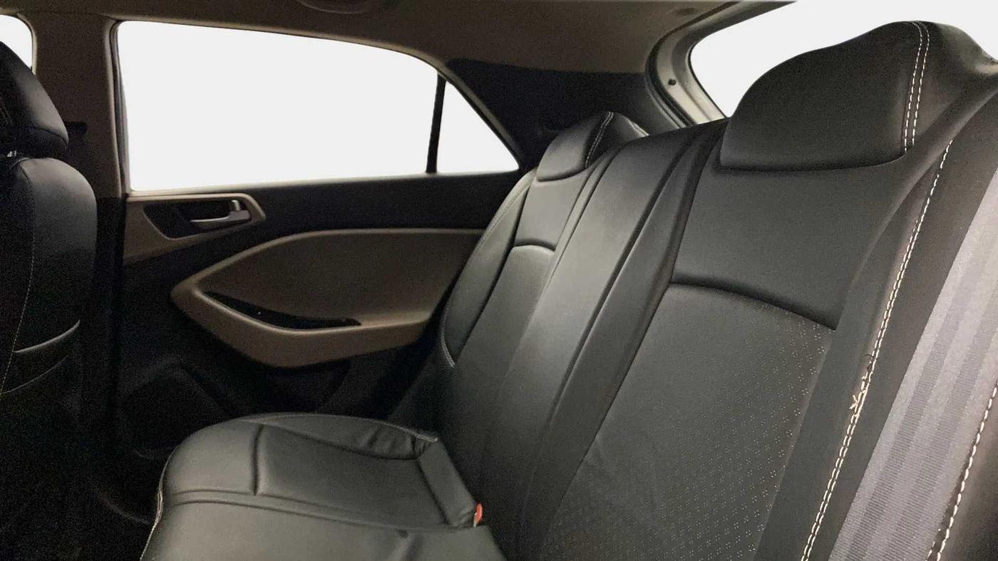 2015 Hyundai Elite i20 SPORTZ 1.2, Petrol, Manual, 69,342 km, Right Side Rear Door Cabin