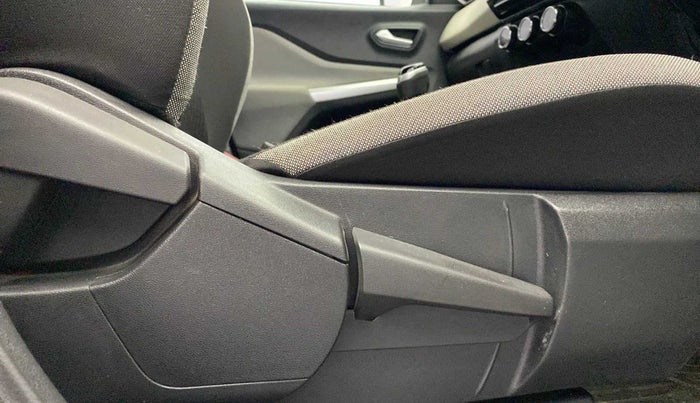 2023 Nissan MAGNITE XV TURBO, Petrol, Manual, 11,324 km, Driver Side Adjustment Panel