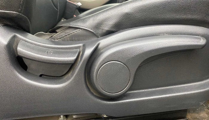 2019 Hyundai Elite i20 SPORTZ PLUS  1.2 CVT, Petrol, Automatic, 36,673 km, Driver Side Adjustment Panel
