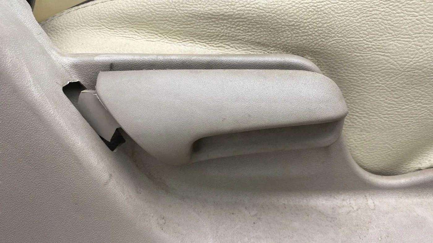 2014 Maruti Ertiga VDI, Diesel, Manual, 90,881 km, Driver Side Adjustment Panel