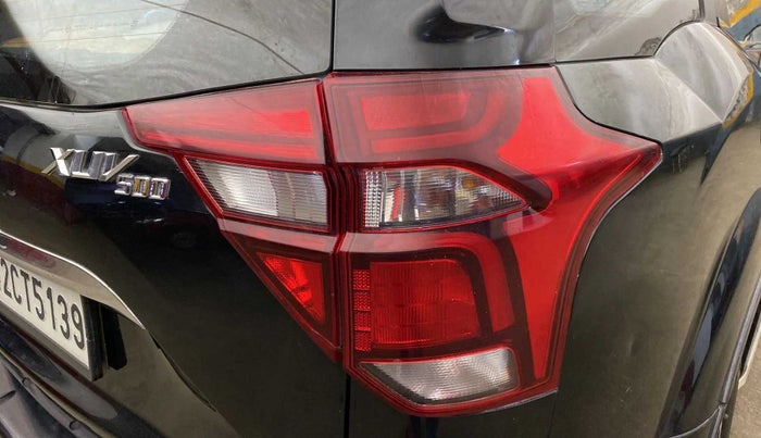 2021 Mahindra XUV500 W11(O), Diesel, Manual, 53,534 km, Right tail light - Minor scratches