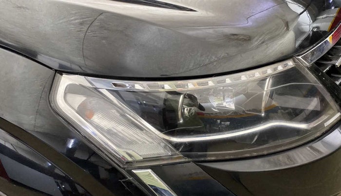 2021 Mahindra XUV500 W11(O), Diesel, Manual, 53,534 km, Right headlight - Minor scratches