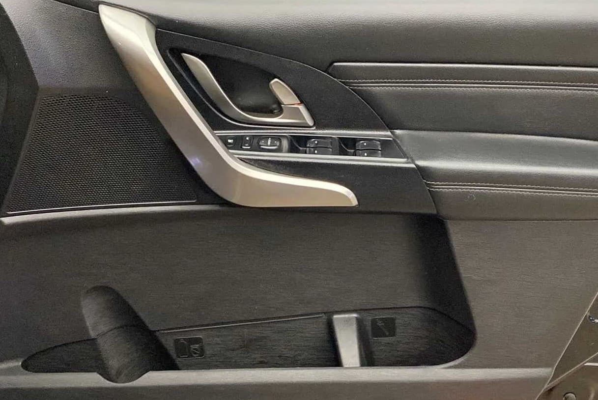 2021 Mahindra XUV500 W11(O), Diesel, Manual, 53,534 km, Driver Side Door Panels Control