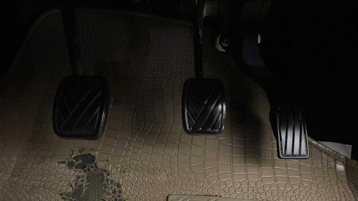 2014 Maruti Swift ZXI, Petrol, Manual, 73,176 km, Pedals